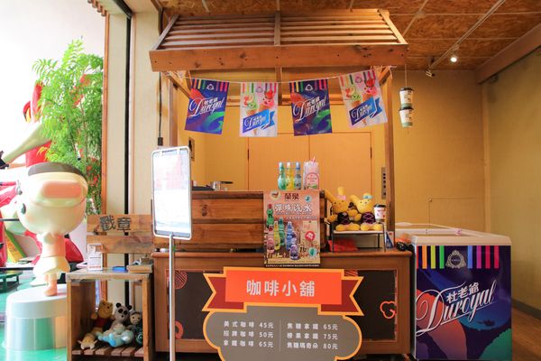 襪仔王觀光工廠:【彰化景點】田中襪仔王。勝鴻機能觀光襪廠~可愛的機器人以及襪仔王公仔/機能襪/免費參觀/襪仔娃DIY手作