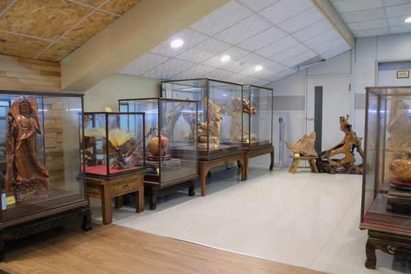 襪仔王觀光工廠:【彰化景點】田中襪仔王。勝鴻機能觀光襪廠~可愛的機器人以及襪仔王公仔/機能襪/免費參觀/襪仔娃DIY手作