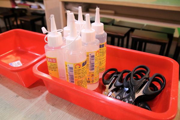 襪仔王觀光工廠:【彰化景點】田中襪仔王。勝鴻機能觀光襪廠~可愛的機器人以及襪仔王公仔/機能襪/免費參觀/襪仔娃DIY手作