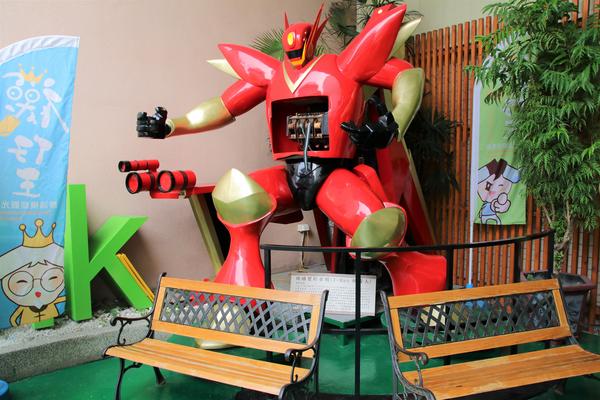 襪仔王觀光工廠:【彰化景點】田中襪仔王。勝鴻機能觀光襪廠~可愛的機器人以及襪仔王公仔/機能襪/免費參觀/襪仔娃DIY手作