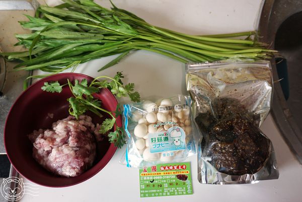 宏國-極品特製豆干：※ 宏國極品特製豆干 ※【星羽是吃貨-台中/宅配】手工新鮮製作，無人工添加及防腐劑素食豆干，單吃涮嘴做料理也好美味~