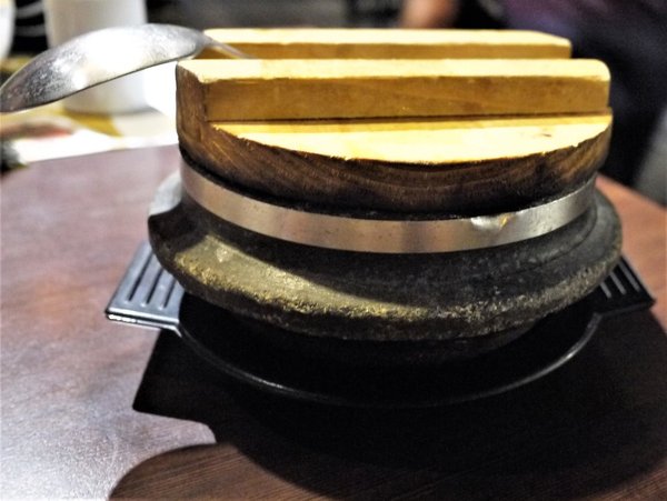 涓豆腐(微風台北車站店):【食 台北】北車微風店 涓豆腐 ,韓式豆腐鍋,韓式料理,無限供應小菜