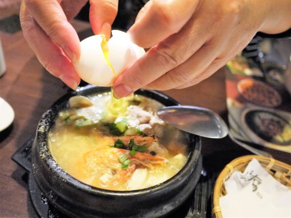 涓豆腐(微風台北車站店):【食 台北】北車微風店 涓豆腐 ,韓式豆腐鍋,韓式料理,無限供應小菜