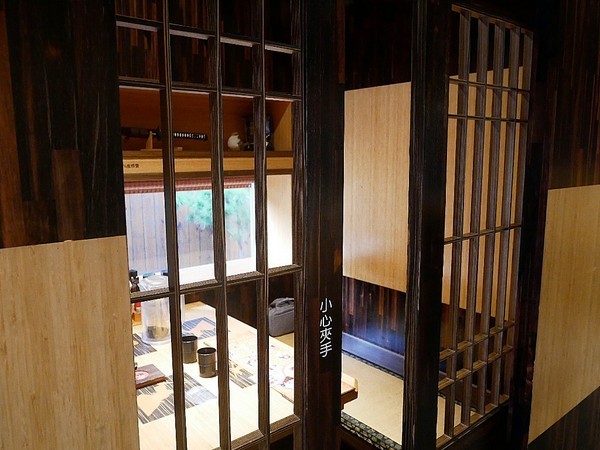 麵屋虎徹：麵屋虎徹-台中逢甲日式拉麵  口味道地湯頭不死鹹  麵條客製化  更符合每個人的期待  還有高水準天婦羅必點