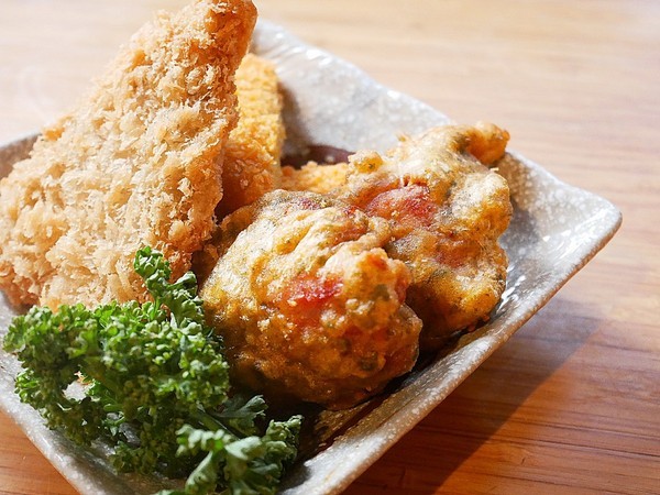 麵屋虎徹：麵屋虎徹-台中逢甲日式拉麵  口味道地湯頭不死鹹  麵條客製化  更符合每個人的期待  還有高水準天婦羅必點