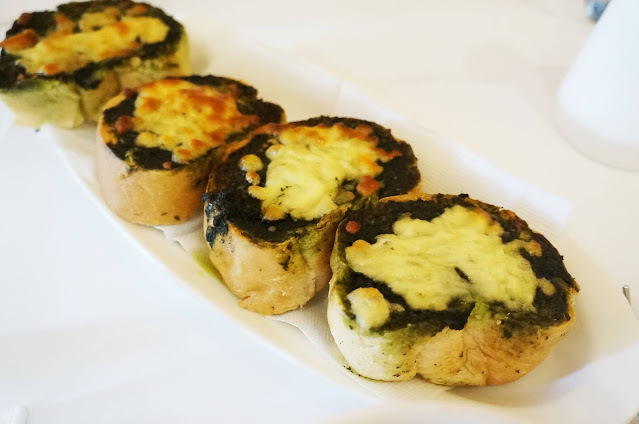 【台中西屯牛排推薦】菲菲花園義式餐廳-青醬焗烤麵包