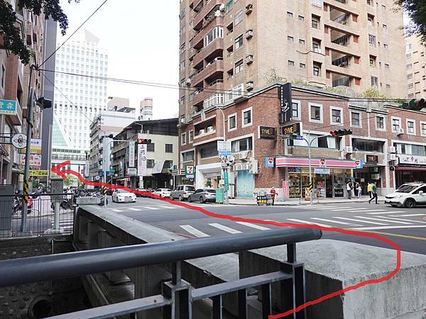 大墩停車場往菲菲花園 (1).JPG