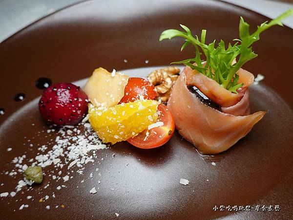 冷盤鮭魚花-菲菲花園義式餐廳 (2).jpg