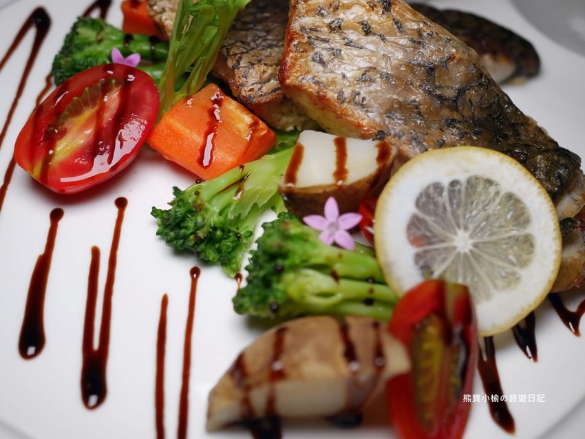 【台中西屯美食】菲菲花園義式餐廳用餐心得分享,台中市政府氣氛聚餐餐廳推薦!台中西屯牛排館當月壽星享生日優惠,內文附詳細菜單價位介紹。 @熊寶小榆の旅遊日記