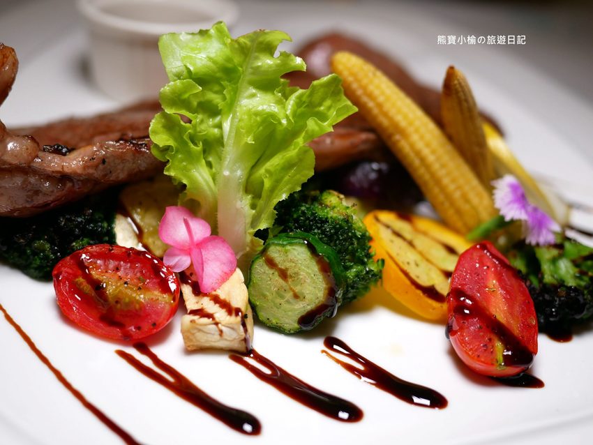 【台中西屯美食】菲菲花園義式餐廳用餐心得分享,台中市政府氣氛聚餐餐廳推薦!台中西屯牛排館當月壽星享生日優惠,內文附詳細菜單價位介紹。 @熊寶小榆の旅遊日記