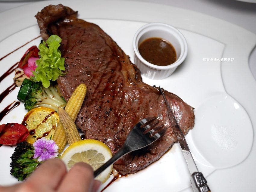 【台中西屯美食】菲菲花園義式餐廳用餐心得分享,台中市政府氣氛聚餐餐廳推薦!台中西屯牛排館當月壽星享生日優惠,內文附詳細菜單價位介紹。 @熊寶小榆の旅遊日記