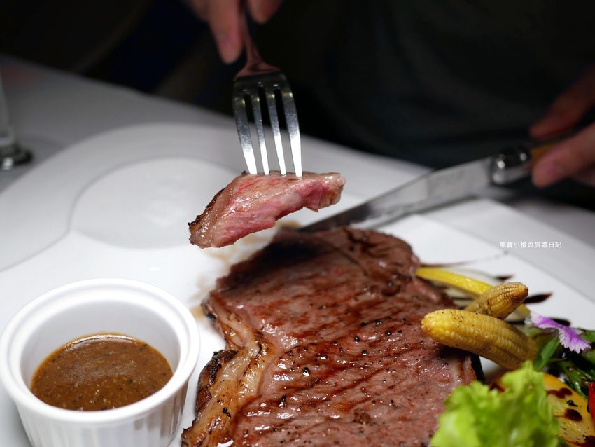 【台中西屯美食】菲菲花園義式餐廳用餐心得分享,台中市政府氣氛聚餐餐廳推薦!台中西屯牛排館當月壽星享生日優惠,內文附詳細菜單價位介紹。 @熊寶小榆の旅遊日記