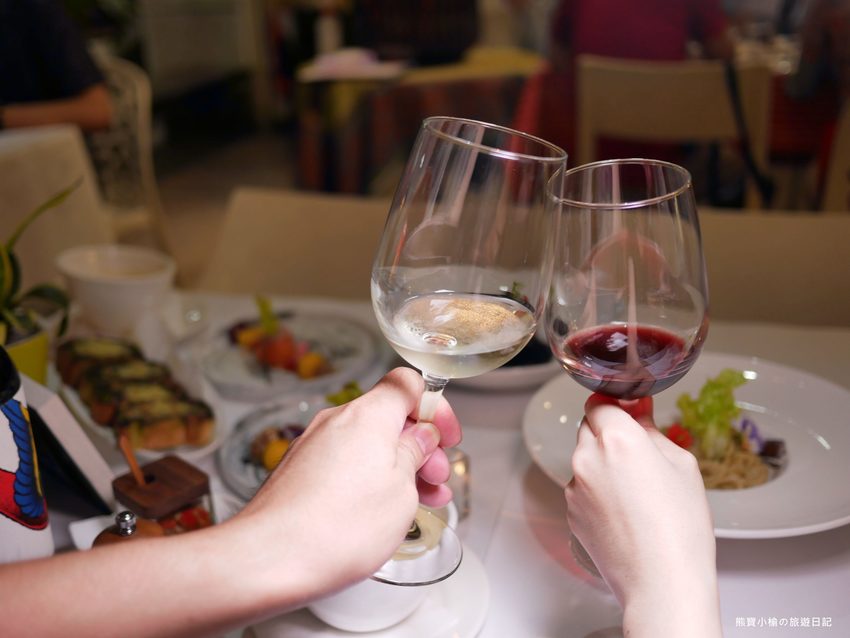 【台中西屯美食】菲菲花園義式餐廳用餐心得分享,台中市政府氣氛聚餐餐廳推薦!台中西屯牛排館當月壽星享生日優惠,內文附詳細菜單價位介紹。 @熊寶小榆の旅遊日記