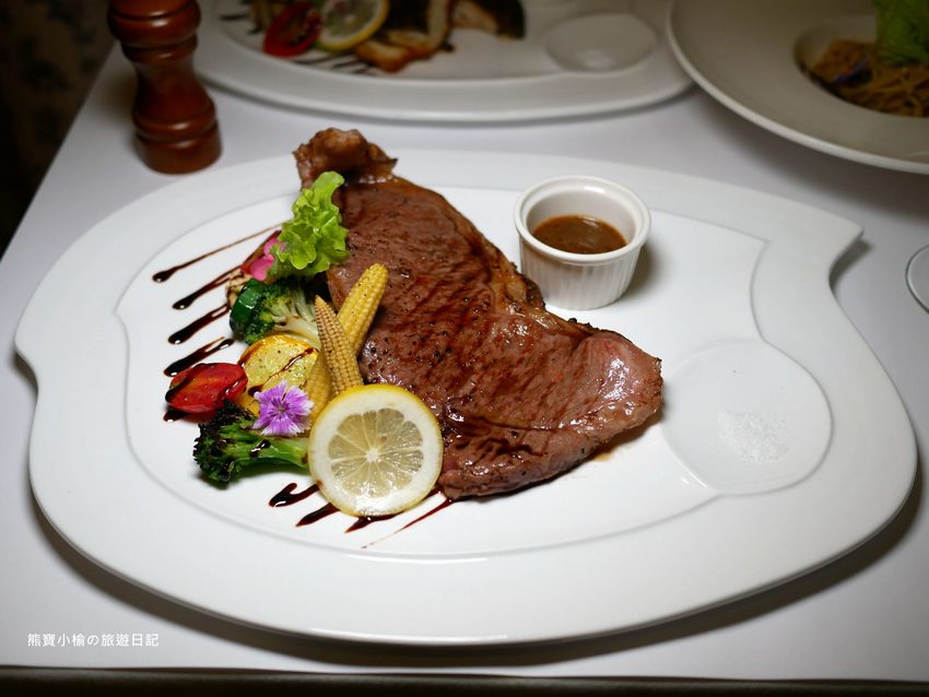 【台中西屯美食】菲菲花園義式餐廳用餐心得分享,台中市政府氣氛聚餐餐廳推薦!台中西屯牛排館當月壽星享生日優惠,內文附詳細菜單價位介紹。 @熊寶小榆の旅遊日記