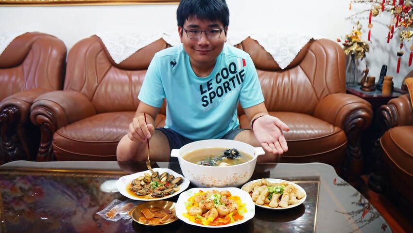 日芳珍饌2024五福年菜：鮑魚米雞、干貝、蝦捲、醬煮鮑、烏魚子，新年佳餚等你品味