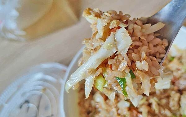 不要買錯,叉燒炒飯才是最厲害的啦~!中午用餐時間常常大排長龍的爆人氣店家,店內的叉燒炒飯絕對是必點必
