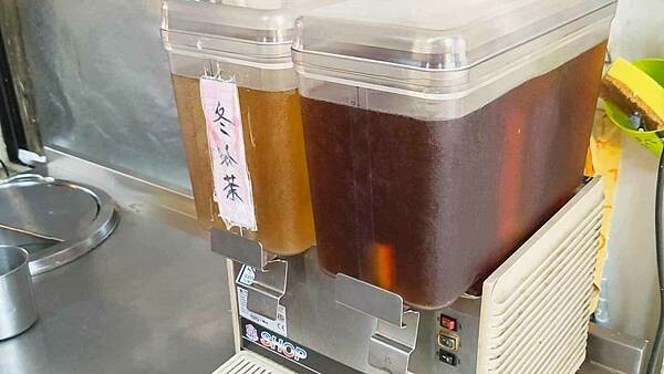 不要買錯,叉燒炒飯才是最厲害的啦~!中午用餐時間常常大排長龍的爆人氣店家,店內的叉燒炒飯絕對是必點必