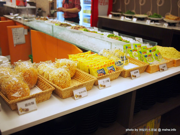 食觀天下複合式餐廳：【食記】彰化食觀天下複合式餐廳@員林 : 食材新鮮,種類多元的海鮮百匯自助餐,算是對得起價格吧!