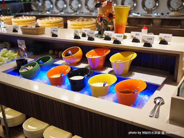 食觀天下複合式餐廳：【食記】彰化食觀天下複合式餐廳@員林 : 食材新鮮,種類多元的海鮮百匯自助餐,算是對得起價格吧!