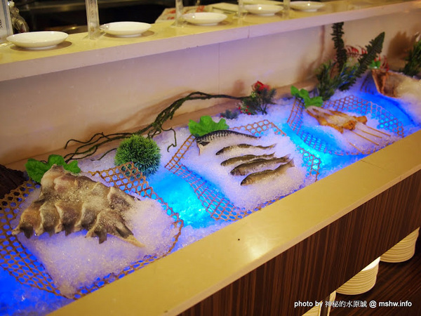 食觀天下複合式餐廳：【食記】彰化食觀天下複合式餐廳@員林 : 食材新鮮,種類多元的海鮮百匯自助餐,算是對得起價格吧!