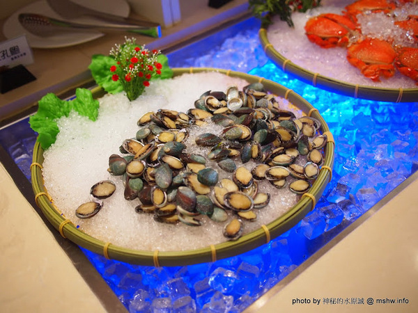 食觀天下複合式餐廳：【食記】彰化食觀天下複合式餐廳@員林 : 食材新鮮,種類多元的海鮮百匯自助餐,算是對得起價格吧!