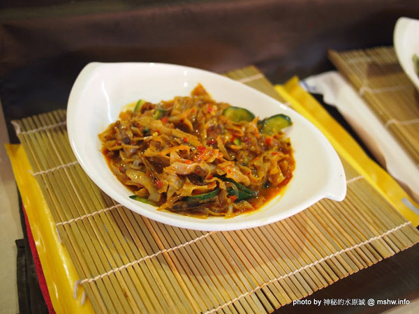 食觀天下複合式餐廳：【食記】彰化食觀天下複合式餐廳@員林 : 食材新鮮,種類多元的海鮮百匯自助餐,算是對得起價格吧!