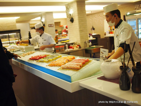 食觀天下複合式餐廳：【食記】彰化食觀天下複合式餐廳@員林 : 食材新鮮,種類多元的海鮮百匯自助餐,算是對得起價格吧!