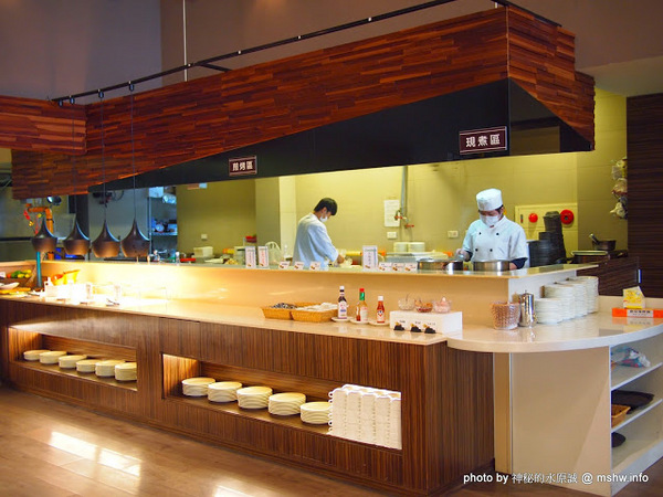 食觀天下複合式餐廳：【食記】彰化食觀天下複合式餐廳@員林 : 食材新鮮,種類多元的海鮮百匯自助餐,算是對得起價格吧!