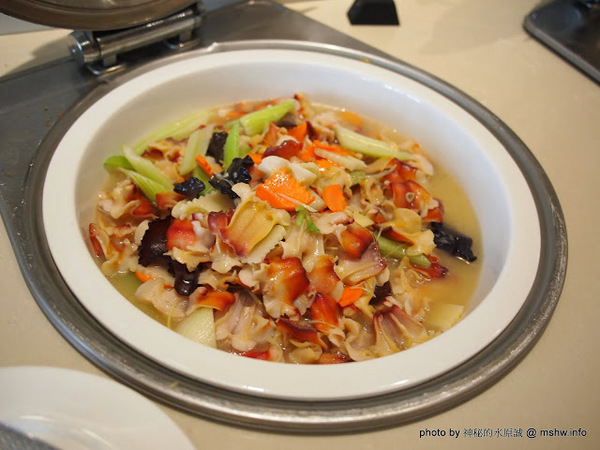 食觀天下複合式餐廳：【食記】彰化食觀天下複合式餐廳@員林 : 食材新鮮,種類多元的海鮮百匯自助餐,算是對得起價格吧!