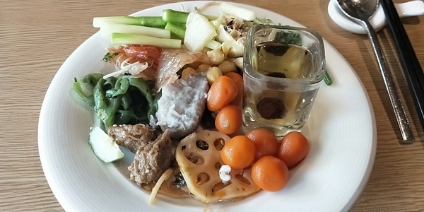 原素食府： 《捷運府中站素食》素食者的天堂\時尚場地\聚餐婚宴\健康環保\素食中的極品『原素食府』