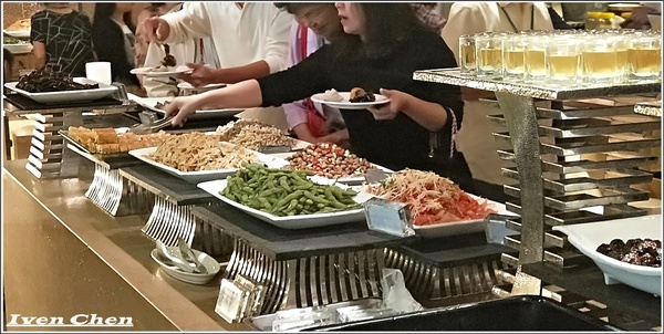 原素食府： 《捷運府中站素食》素食者的天堂\時尚場地\聚餐婚宴\健康環保\素食中的極品『原素食府』