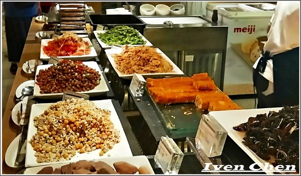 原素食府： 《捷運府中站素食》素食者的天堂\時尚場地\聚餐婚宴\健康環保\素食中的極品『原素食府』