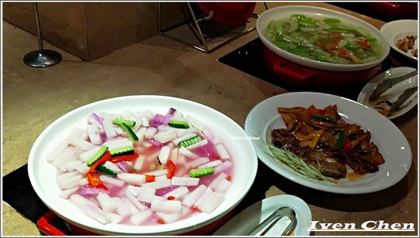 原素食府： 《捷運府中站素食》素食者的天堂\時尚場地\聚餐婚宴\健康環保\素食中的極品『原素食府』