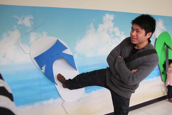 鞋寶觀光工廠：[台中西屯區]鞋寶觀光工廠，小孩兒 超愛自已DIY的帆布鞋。