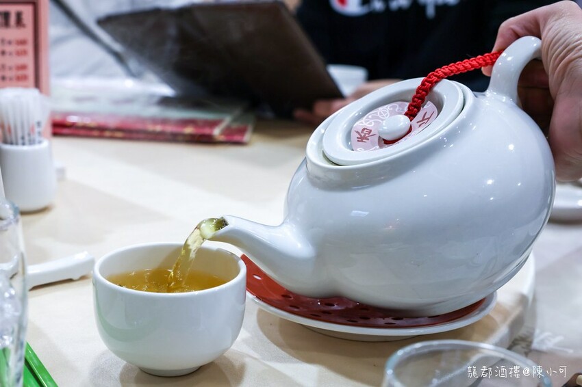 台北市中山區【台北烤鴨餐廳】‎龍都酒樓中山總店，一鴨三吃台北最好吃烤鴨