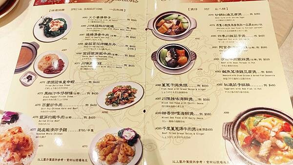 １隻烤鴨２６００元，沒有預訂還會吃不到，一桌還限訂一隻，台北最有名最貴的烤鴨店之一，遠近馳名，但最好