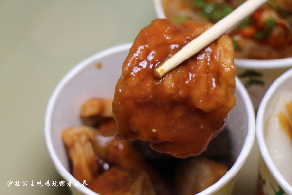 社子島第一辣:士林社子排隊美食『社子島第一辣』有吃辣的人一定要加辣/士林小吃/大腸麵線/甜不辣