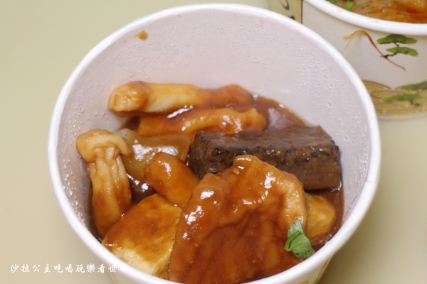 社子島第一辣:士林社子排隊美食『社子島第一辣』有吃辣的人一定要加辣/士林小吃/大腸麵線/甜不辣