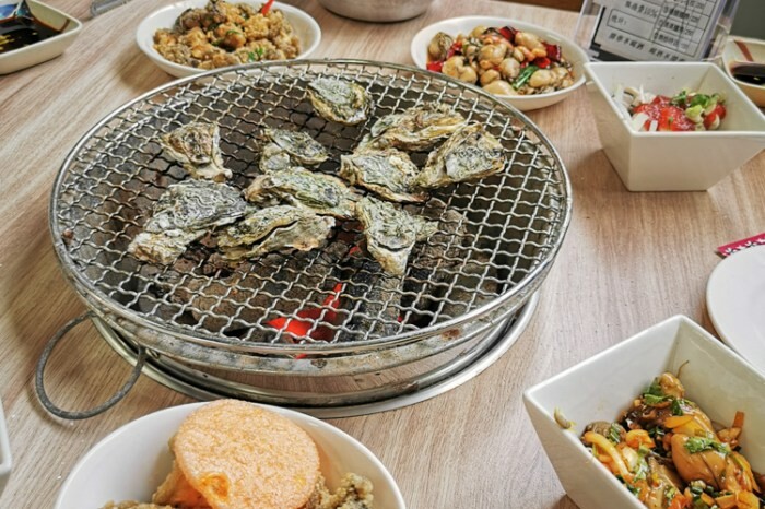 台東。池上》大池豆皮店。古法製作的柴燒豆皮。簡單又質樸的好味道