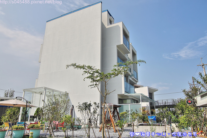 【宜蘭▍民宿】閒雲居♥坐擁冬山湖畔美景~不規則的俐落時尚外型，讓人留下深刻印象