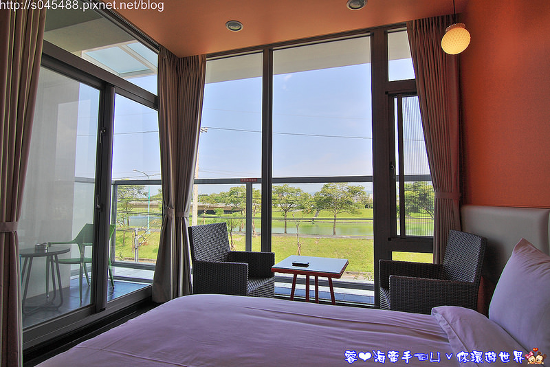 【宜蘭▍民宿】閒雲居♥坐擁冬山湖畔美景~不規則的俐落時尚外型，讓人留下深刻印象