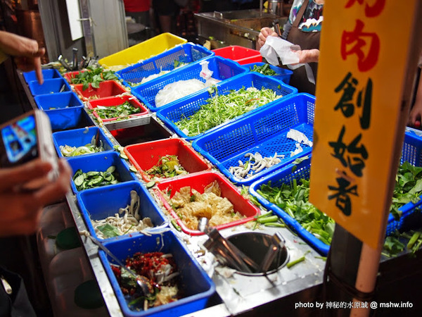大台中龍富觀光夜市：【景點】台中龍富觀光夜市@南屯 : 三強鼎立？大台中的宵夜好夥伴! 動線尚可但攤位沒有號稱的多