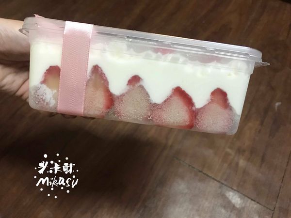 L'eclat 光芒手作烘焙坊：【台中/食﹡宅配】草莓季地雷文第一彈．L'eclat 光芒手作烘焙坊