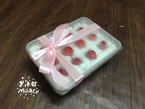 L'eclat 光芒手作烘焙坊：【台中/食﹡宅配】草莓季地雷文第一彈．L'eclat 光芒手作烘焙坊