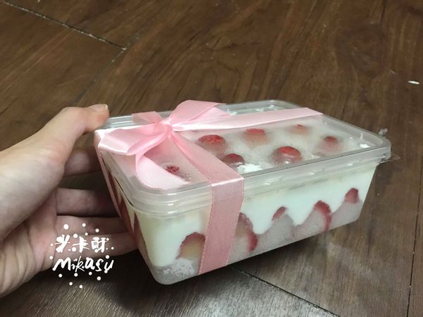 L'eclat 光芒手作烘焙坊：【台中/食﹡宅配】草莓季地雷文第一彈．L'eclat 光芒手作烘焙坊