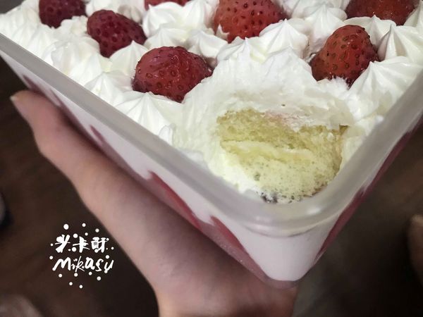 L'eclat 光芒手作烘焙坊：【台中/食﹡宅配】草莓季地雷文第一彈．L'eclat 光芒手作烘焙坊