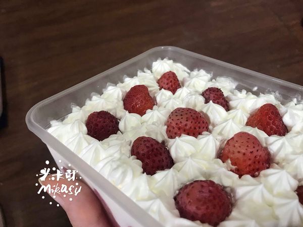 L'eclat 光芒手作烘焙坊：【台中/食﹡宅配】草莓季地雷文第一彈．L'eclat 光芒手作烘焙坊