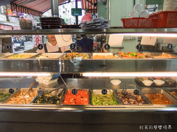 東泰鮮泰式椒麻雞飯：【食記】｛高雄。苓雅區｝高雄捷運。三多站的東泰鮮泰式便當出外人的飽食便當