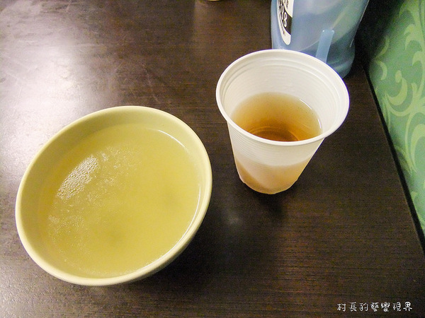 東泰鮮泰式椒麻雞飯：【食記】｛高雄。苓雅區｝高雄捷運。三多站的東泰鮮泰式便當出外人的飽食便當