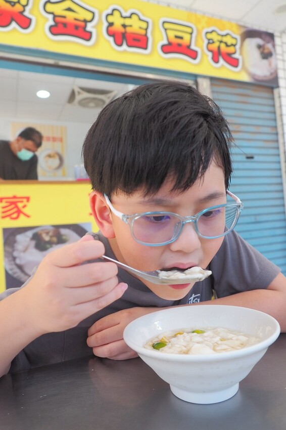 特色金桔炭香豆花酸甜爽口又好吃.傳承三代的美味.高雄鹽埕區小吃推薦♥鹽埕吳家豆花♥